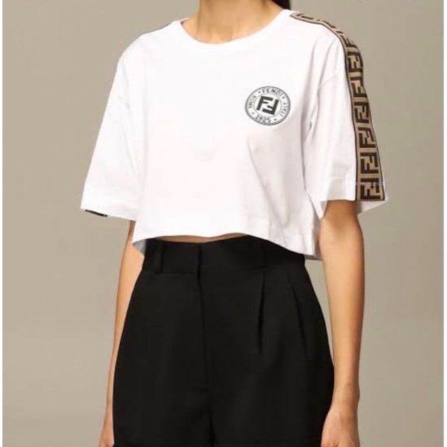 FENDI(フェンディ)のFENDI ロゴTシャツ レディースのトップス(Tシャツ(半袖/袖なし))の商品写真