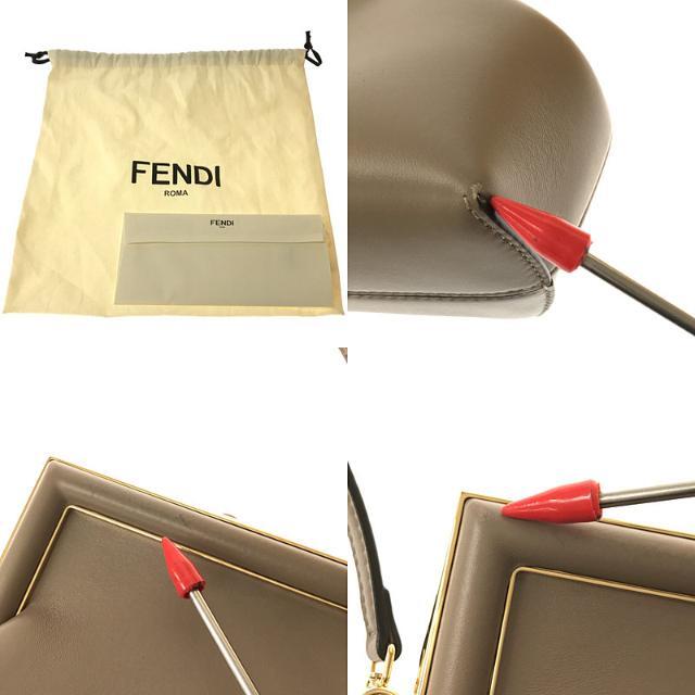 FENDI(フェンディ)の【新品】  FENDI / フェンディ | イタリア製 8BP129 2way FIRST SMALL NAPPA SHINY TORTO RA+ORD SOFT ファースト スモール ダブグレー 裏地 FF ズッカ柄 ショルダー付き レザー クラッチ バッグ 箱・保存袋有 | ‐ | グレージュ | レディース レディースのバッグ(ショルダーバッグ)の商品写真