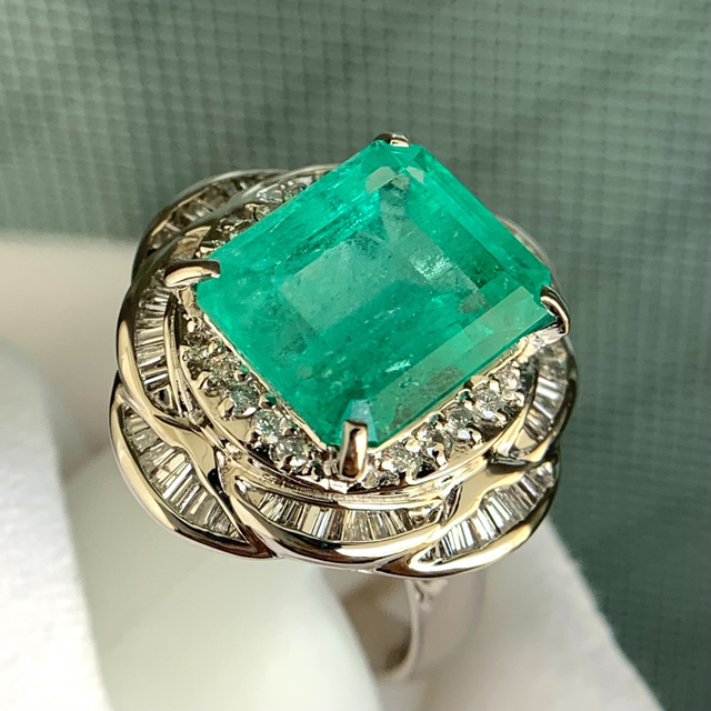 大切な 【5-05】エメラルド&ダイヤ リング(1.00ct/0.32ct/Pt900