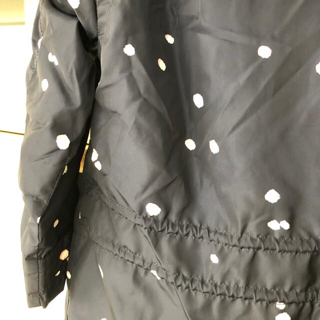 ZARA(ザラ)の値下げ！ZARAgirls 9/10 140 レインコート　ネイビー　水玉 キッズ/ベビー/マタニティのキッズ服女の子用(90cm~)(ジャケット/上着)の商品写真