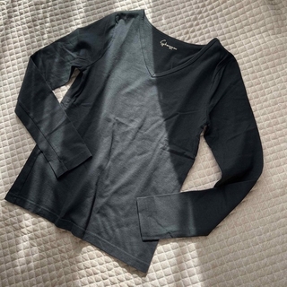 新品未使用　黒　シンプルカットソー　ブラック(Tシャツ(長袖/七分))