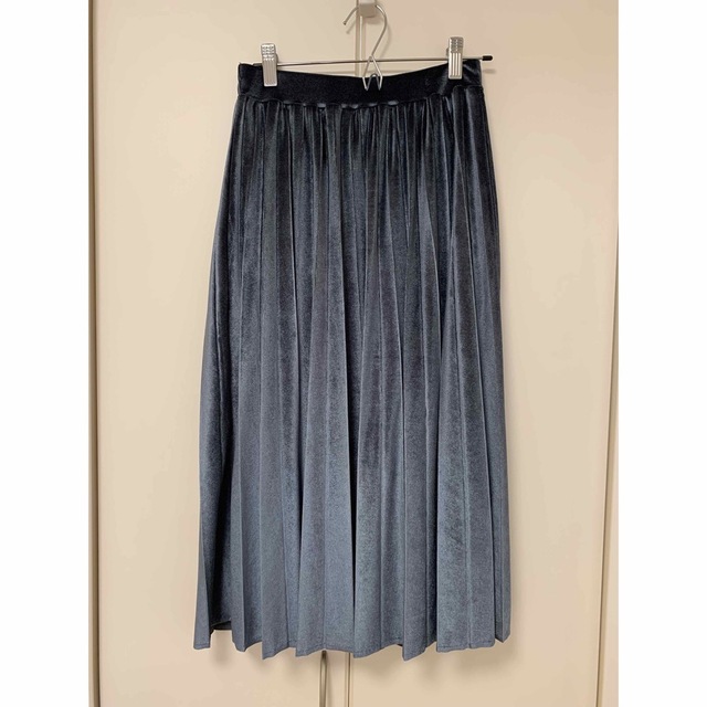 KBF(ケービーエフ)のKBF ベロアプリーツスカート　ブルー レディースのスカート(ひざ丈スカート)の商品写真