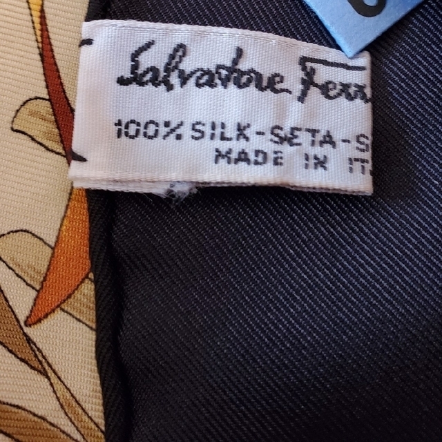 Salvatore Ferragamo(サルヴァトーレフェラガモ)のサルヴァトーレフェラガモ 豹 妖精 スカーフ レディースのファッション小物(バンダナ/スカーフ)の商品写真