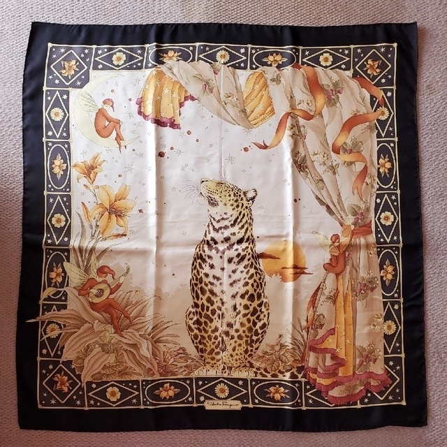 Salvatore Ferragamo(サルヴァトーレフェラガモ)のサルヴァトーレフェラガモ 豹 妖精 スカーフ レディースのファッション小物(バンダナ/スカーフ)の商品写真