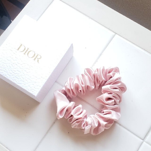 Christian Dior(クリスチャンディオール)のChristian Dior　シュシュ　ノベリティ レディースのヘアアクセサリー(ヘアゴム/シュシュ)の商品写真