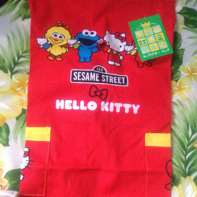 売り切れ✩値下げ!!Kittyセサミコラボ♬お子さまエプロン