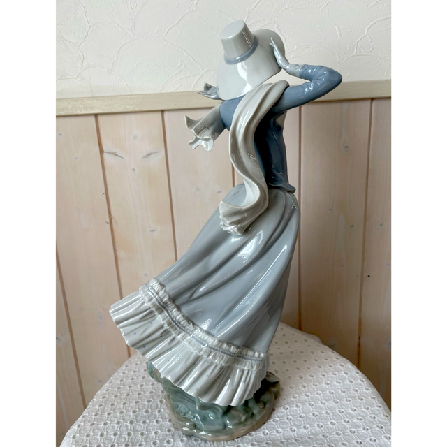 春セール\ Lladro リヤドロ 春のそよ風 / 春セール\ Lladro リヤドロ 春のそよ風 /