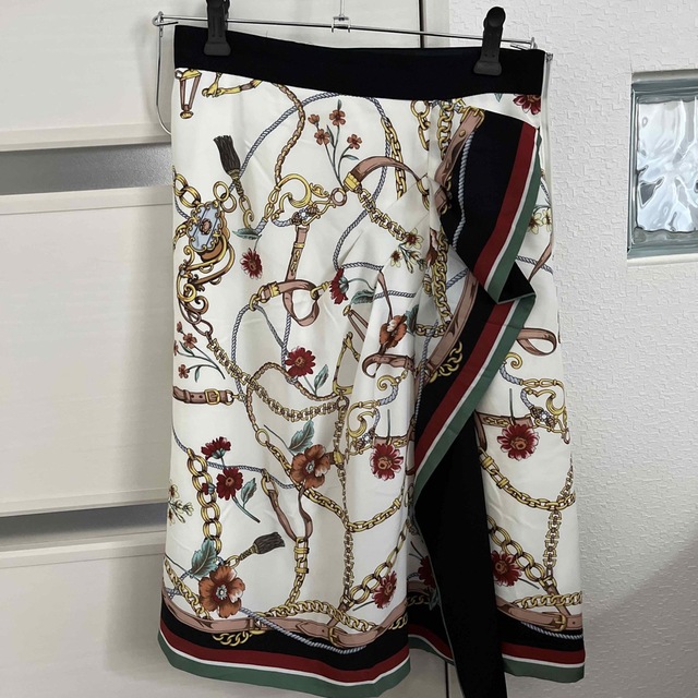 Apuweiser-riche(アプワイザーリッシェ)のApuweiser-riche スカーフ柄スカート レディースのスカート(ひざ丈スカート)の商品写真