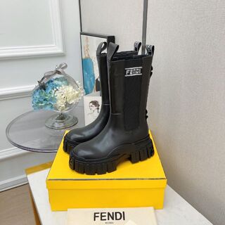 フェンディ(FENDI)のFENDI 定番のショートブーツ(ブーツ)