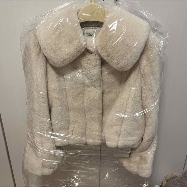 Her lip to(ハーリップトゥ)のWinter Love Faux Fur Coat / beige / Sサイズ レディースのジャケット/アウター(毛皮/ファーコート)の商品写真