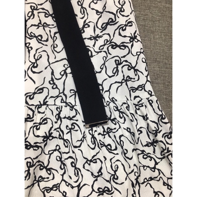 大人気☆ ❤️ ☆【人気作】Ted Baker 黒白花柄 ロングワンピース