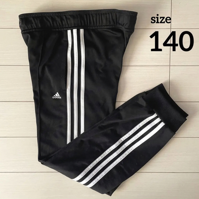 adidas(アディダス)のアディダス 140 ジャージ下のみ キッズ/ベビー/マタニティのキッズ服男の子用(90cm~)(パンツ/スパッツ)の商品写真