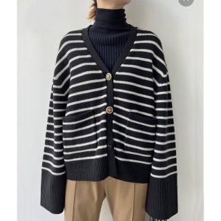 アパルトモンドゥーズィエムクラス(L'Appartement DEUXIEME CLASSE)のL'Appartement GOLD BUTTON V/N CARDIGAN(カーディガン)