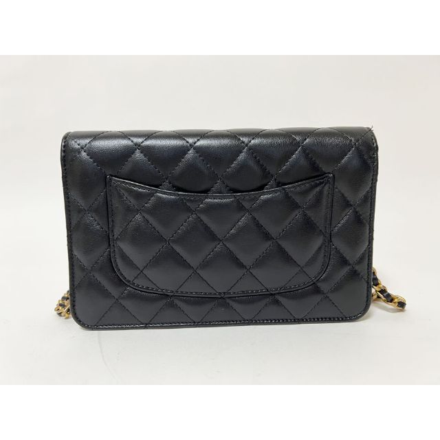 CHANEL - シャネル マトラッセ チェーンウォレット クラッチ CHANEL - シャネル マトラッセ チェーンウォレット クラッチ