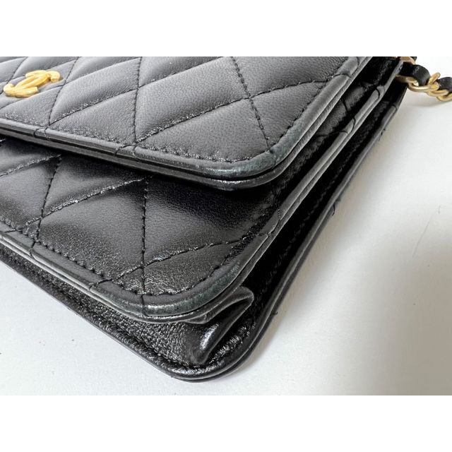 CHANEL - シャネル マトラッセ チェーンウォレット クラッチ CHANEL - シャネル マトラッセ チェーンウォレット クラッチ
