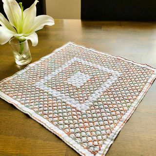 刺し子　花布巾　　十字くぐりの柄刺し(変わり色糸)(キッチン小物)