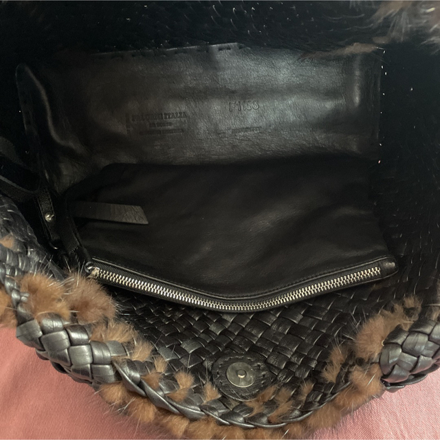 FALORNI(ファロルニ)のファロルニ　ミンクファー付きトートバッグ　黒 レディースのバッグ(トートバッグ)の商品写真