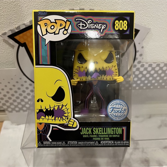 Disney(ディズニー)のFUNKO POP ジャックスケリントン　ブラックライト　スケアリー限定版 エンタメ/ホビーのフィギュア(アニメ/ゲーム)の商品写真