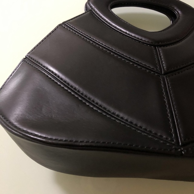 Sybilla(シビラ)の【美品】シビラ sybilla 本革 黒 ハンドバッグ 日本製 レディースのバッグ(ハンドバッグ)の商品写真