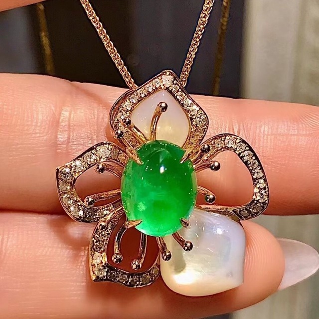 かわいい! ペンダントトップ ダイヤ エメラルド 天然 3.82ct ¥ k18