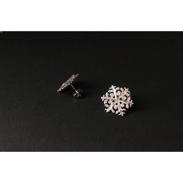 美品 雪の結晶 ピアス シルバー スタッド キャッチ クリスマス 冬