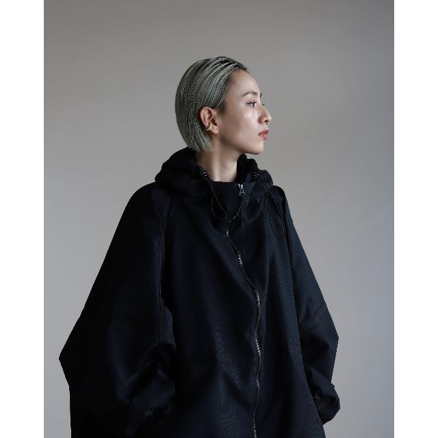 SOUMO | PARACHUTE HOODED JACKET　ブラックナイロンジャケット