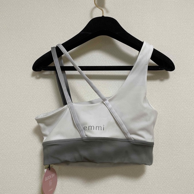 emmi ヨガ用　ブラトップ