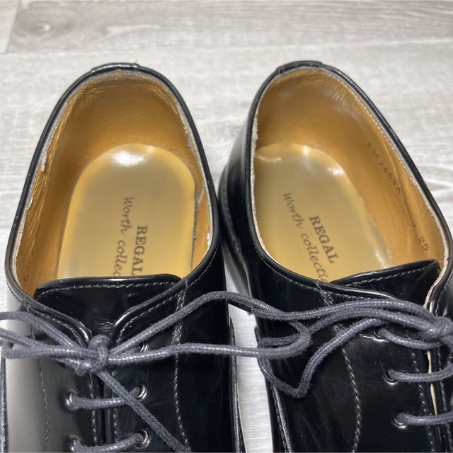 REGAL(リーガル)の【tmy様専用】REGALリーガル25cm パンチドキャップトゥ ブラック 黒色 メンズの靴/シューズ(ドレス/ビジネス)の商品写真