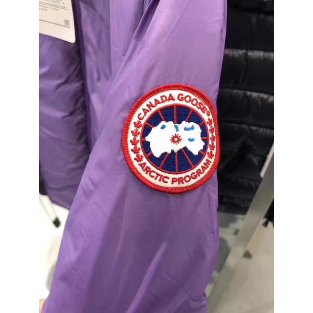 CANADA GOOSE(カナダグース)のCanada goose カナダグース camp 女性 ダウンコード　ジャケット レディースのジャケット/アウター(ダウンジャケット)の商品写真