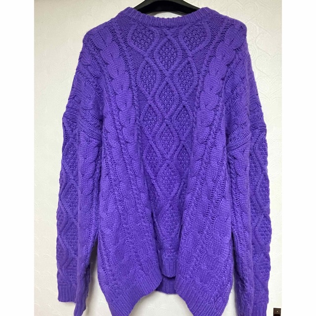 紫セーター
