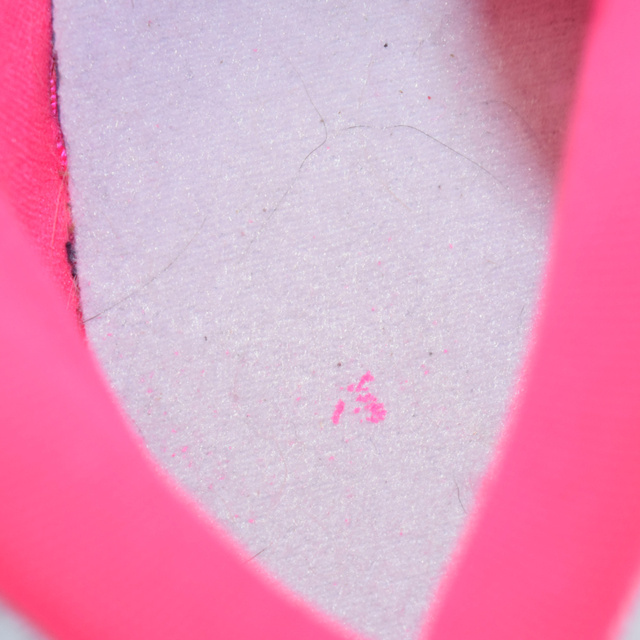 NIKE(ナイキ)のNIKE ナイキ AIR JORDAN 1 MID(GS) hyper pink ナイキ エアジョーダン 1ハイパーピンク ハイカットスニーカー 555112-611 ピンク レディース レディースの靴/シューズ(スニーカー)の商品写真