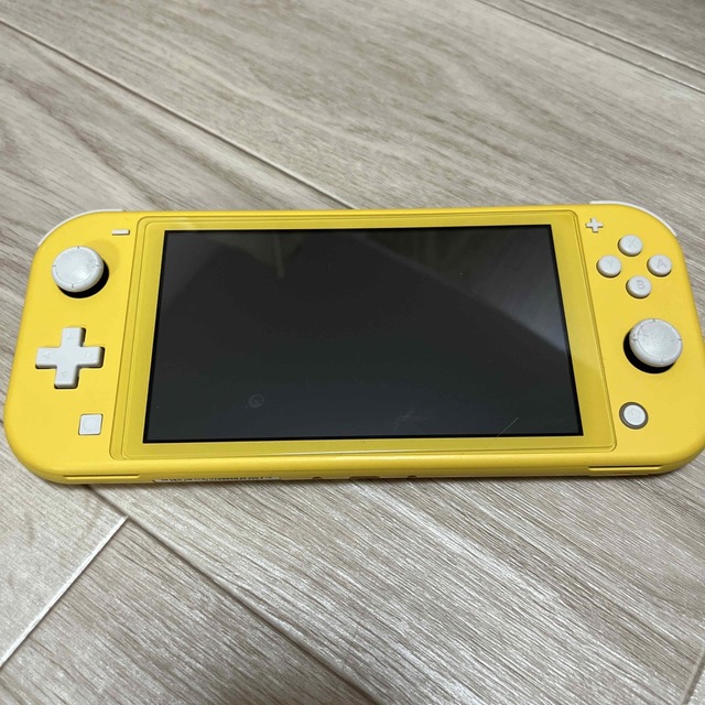 Switchライト イエロー 本体のみ 満点の 4940円引き www.gold-and-wood.com