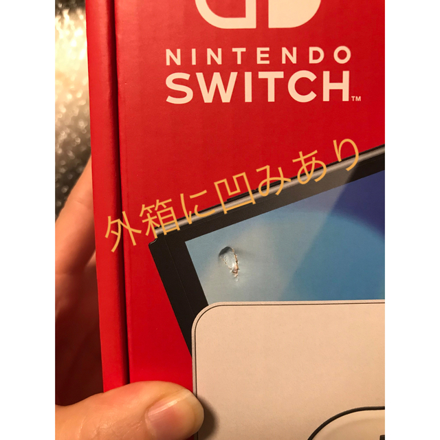 Nintendo Switch(ニンテンドースイッチ)のswitch 有機EL 新品未開封　外箱に傷有　 エンタメ/ホビーのゲームソフト/ゲーム機本体(家庭用ゲーム機本体)の商品写真