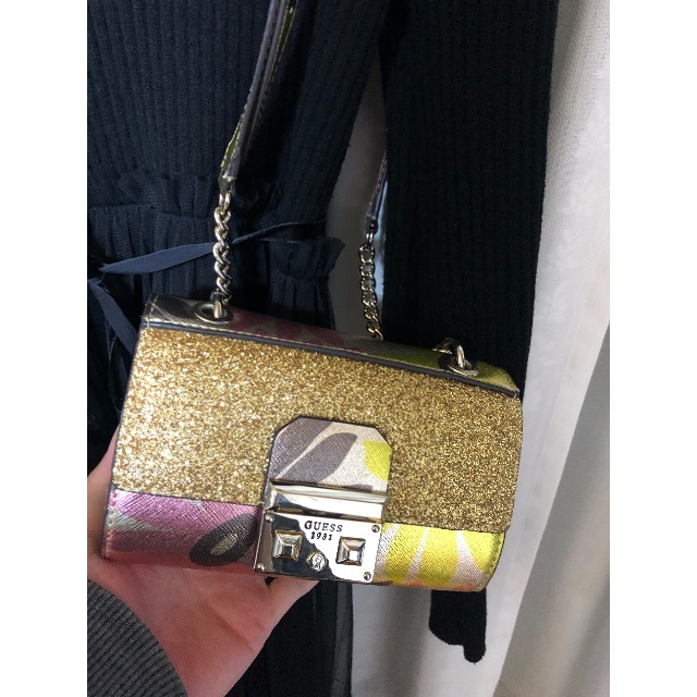 GUESS(ゲス)のゲス GUESS LOVE BEAT MINI CROSSBODY FLAP レディースのバッグ(ショルダーバッグ)の商品写真