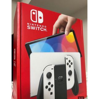 ニンテンドースイッチ(Nintendo Switch)のNintendo Switch  有機elモデル　ホワイト　新品　店舗印あり(家庭用ゲーム機本体)