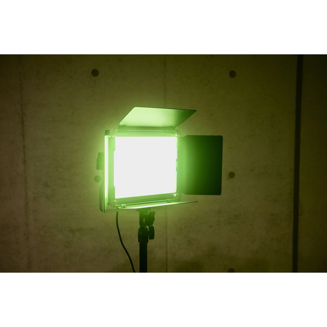 Neewer 660 RGB LEDビデオライト【三脚、ソフトボックス付】