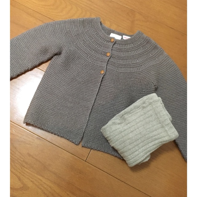 ZARA KIDS(ザラキッズ)のZARA baby ニット　カーディガンセーター　86　タイツ　セット キッズ/ベビー/マタニティのベビー服(~85cm)(カーディガン/ボレロ)の商品写真