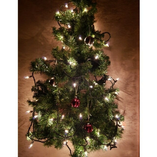 クリスマスツリー X'mas 壁掛け 高さ約108cm 匿名配送料込 120 インテリア/住まい/日用品のインテリア/住まい/日用品 その他(その他)の商品写真