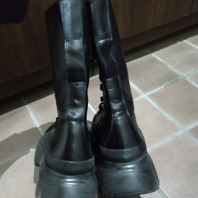 ZARA(ザラ)の厚底レザー調ミディアムロングブーツ レディースの靴/シューズ(ブーツ)の商品写真