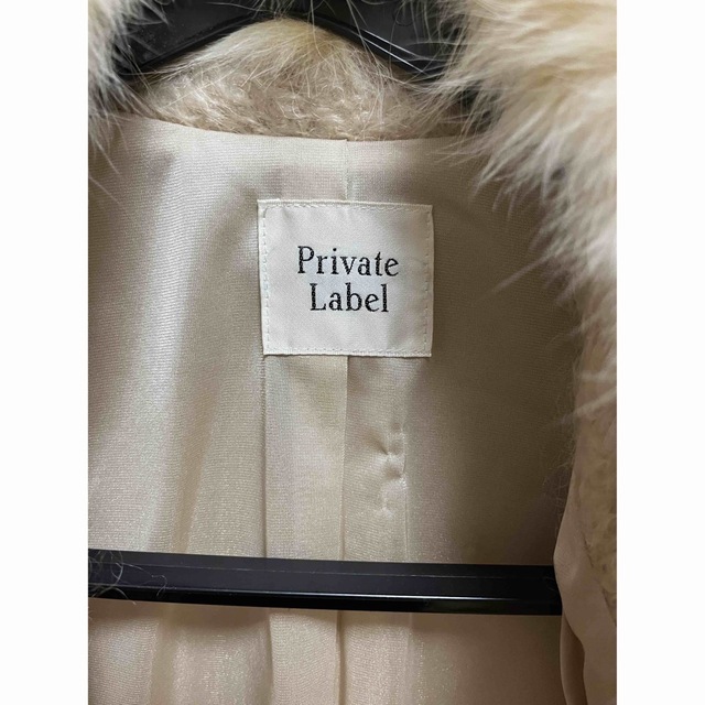 PRIVATE LABEL(プライベートレーベル)のPrivate Label プライベートレーベル ベージュ ファー 長袖  レディースのジャケット/アウター(毛皮/ファーコート)の商品写真