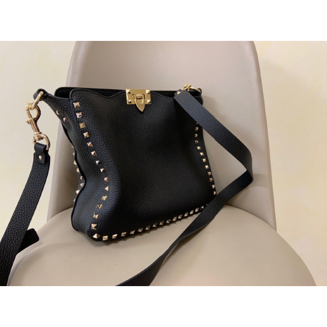 当店だけの限定モデル garavani valentino - ショルダーバッグ