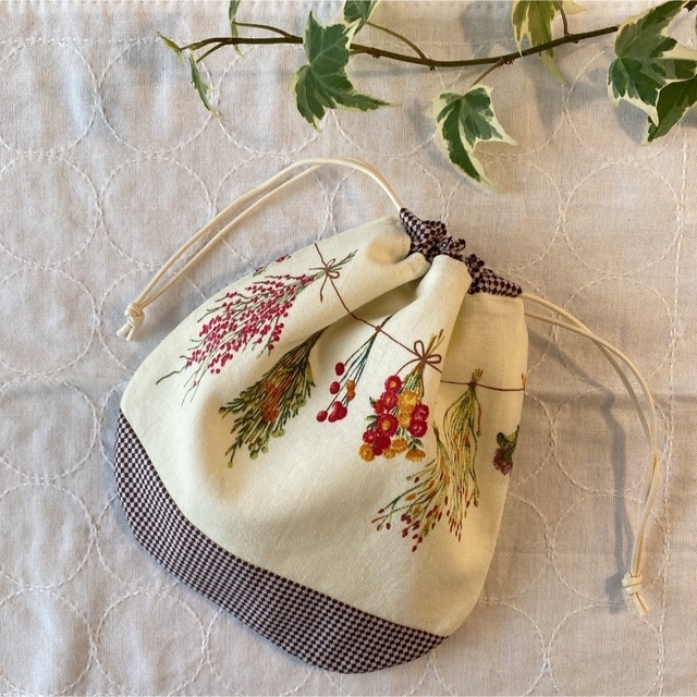 ハンドメイド♡めっちゃミニミニ まるい巾着 くまま