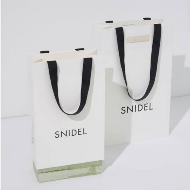 SNIDEL(スナイデル)のスナイデル　ショッパー　紙袋 レディースのバッグ(ショップ袋)の商品写真