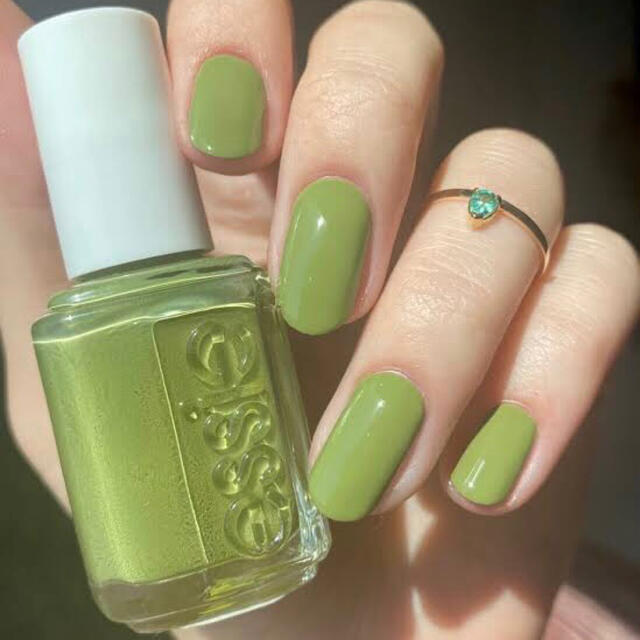 Essie(エッシー)の【新品・匿名配送】essie 704  Win Me Over コスメ/美容のネイル(マニキュア)の商品写真