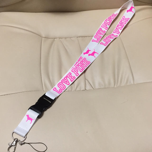 Victoria's Secret(ヴィクトリアズシークレット)の新品未使用 Victoria's Secret PINK ネックストラップ 白 スマホ/家電/カメラのスマホアクセサリー(ネックストラップ)の商品写真