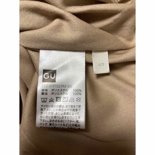 GU(ジーユー)のGU サテンフレアスカート　ベージュ　S レディースのスカート(ロングスカート)の商品写真