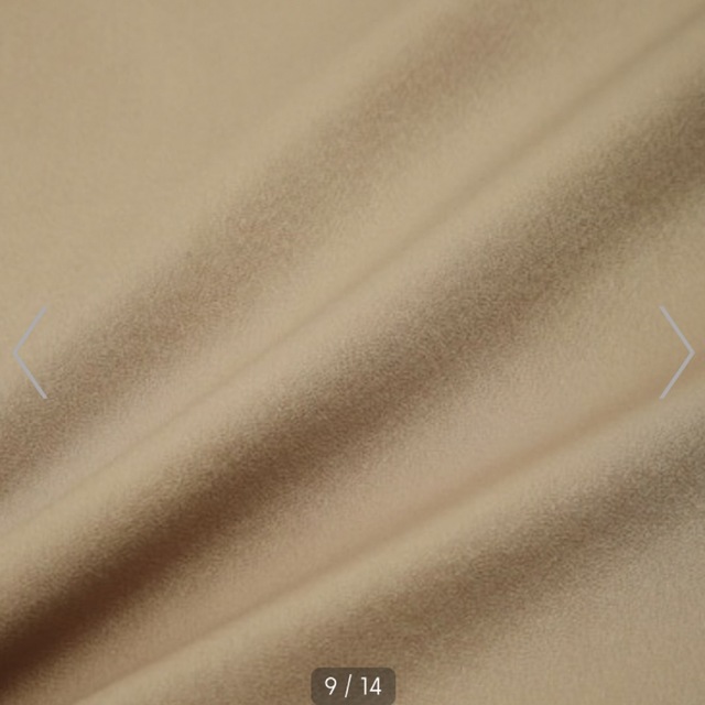 GU(ジーユー)のGU サテンフレアスカート　ベージュ　S レディースのスカート(ロングスカート)の商品写真
