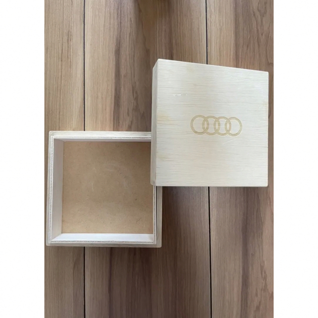 Audi アウディ　空箱(木箱) エンタメ/ホビーのコレクション(ノベルティグッズ)の商品写真
