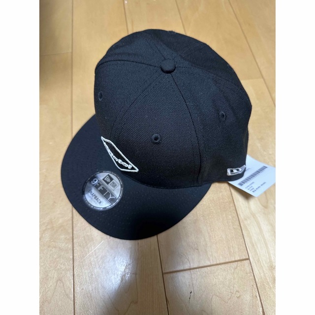 F.C.R.B.(エフシーアールビー)の新品 f.c.real bristol NEW ERA EMBLEM cap メンズの帽子(キャップ)の商品写真