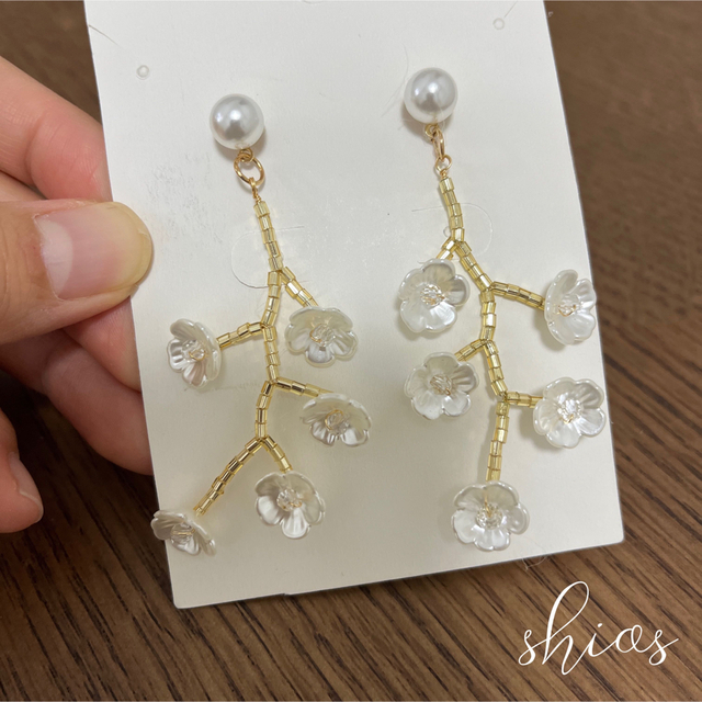 新品　ブライダル　ウェディング　アクセサリー　ピアス　フラワー　小枝　結婚式 レディースのアクセサリー(イヤリング)の商品写真